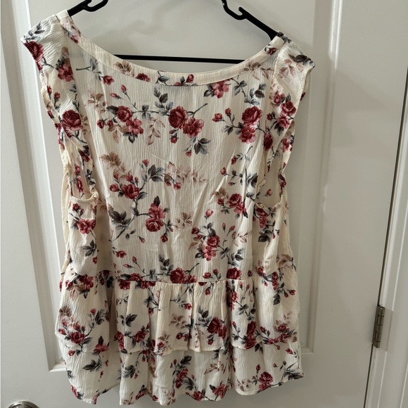 Floral Ruffle Top - Picture 2 of 4